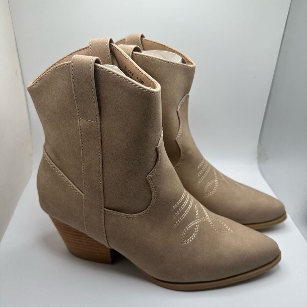 CUSHIONAIRE Women's Rocky Western boot with stitch detailing and Memory Foam pad